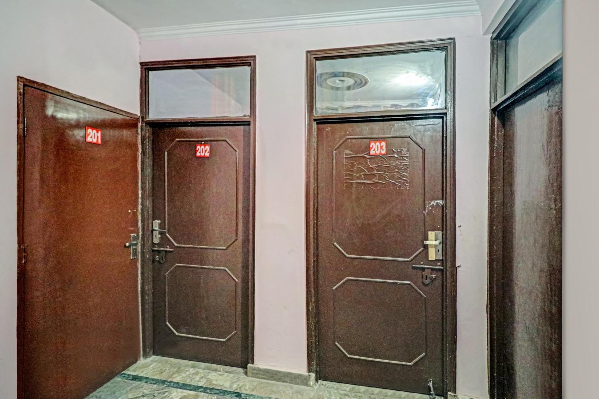OYO 73491 Rj别墅 Indirapuram 外观 照片